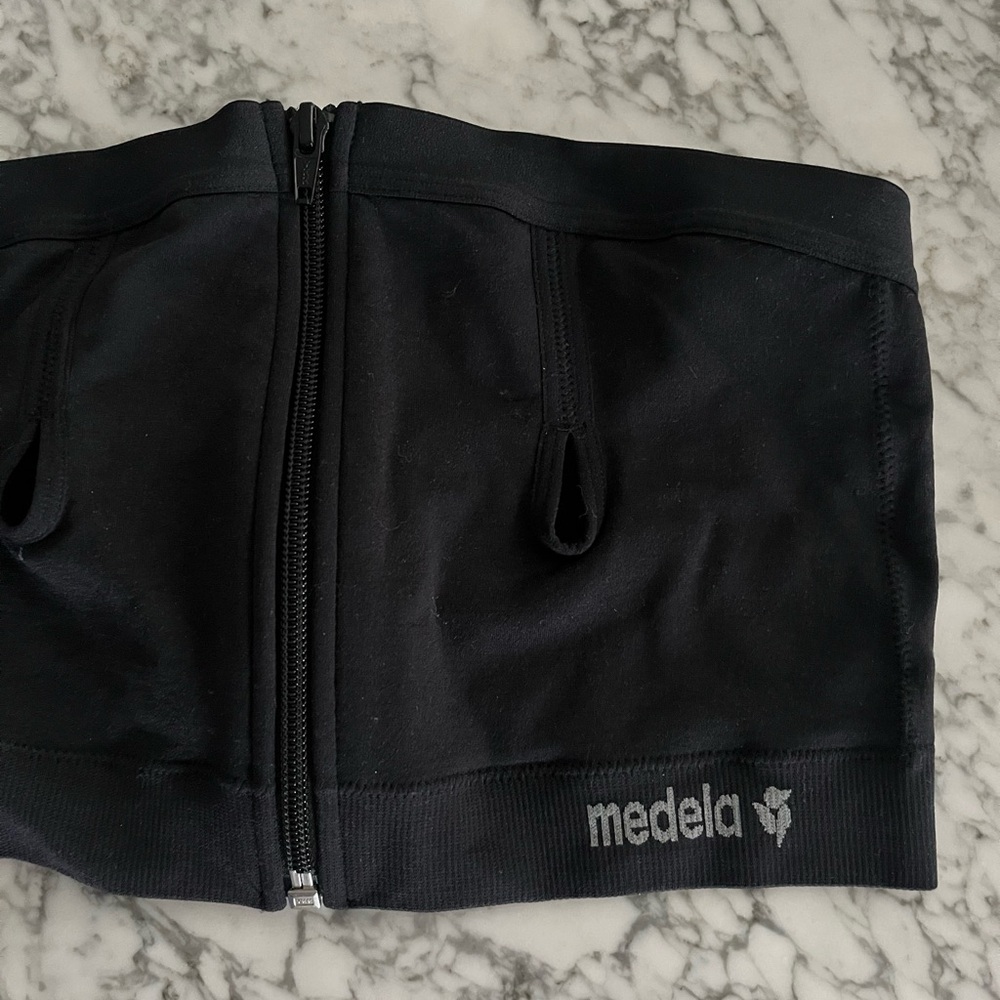 Size medium medela nursing bra